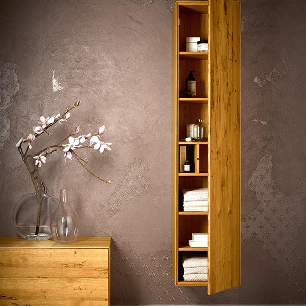 Infrarood sauna cabinet met houten afwerking en accessoires.