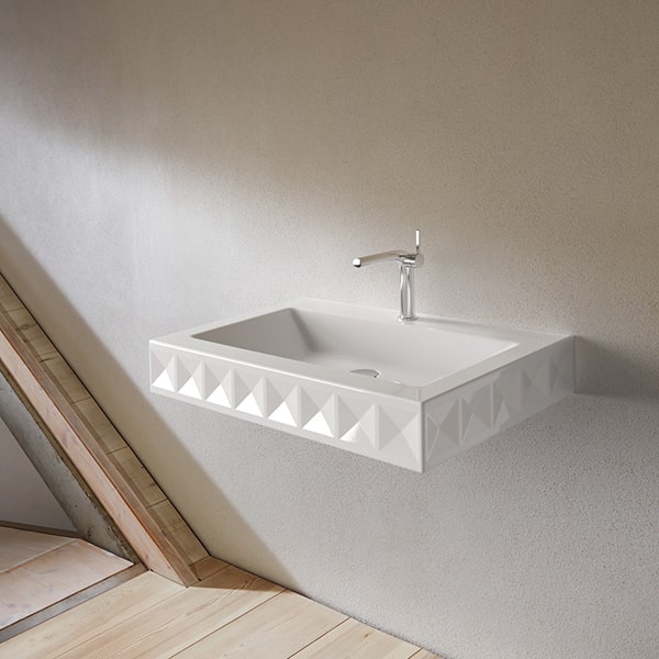 Wandwasbak met geometrisch patroon voor infrarood sauna.